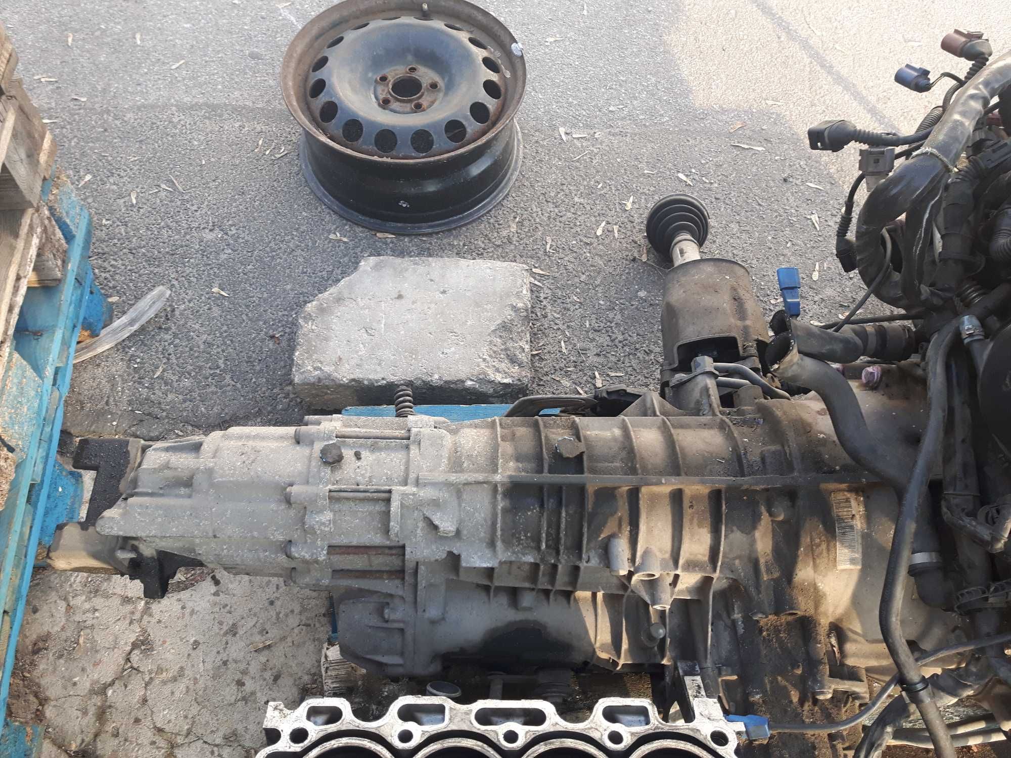 AUDI A6 c5 3,0 B  01 r Napęd tył zawieszenie , lamy tył  i inne LY5X