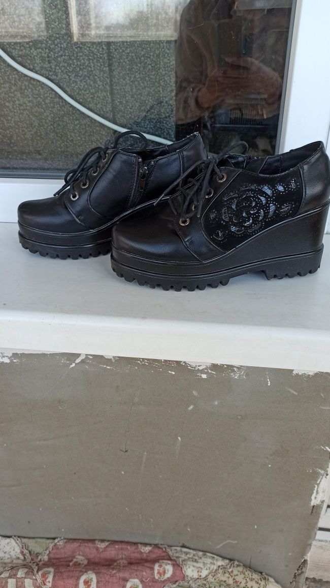 Туфлі (ботинки) чорні на платформі, 36 розмір