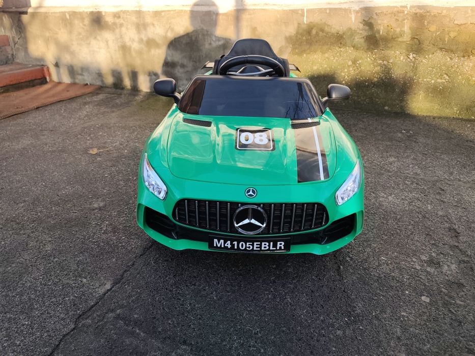 Дитячий електромобіль