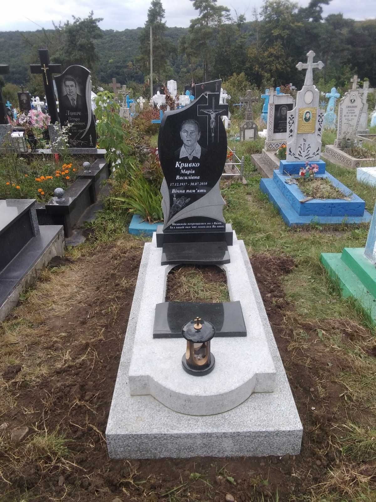 Пам'ятники з мрамурної крихти від виробника LMR