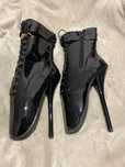Bardzo wysokie szpilki 20 cm lakierowane pole dance boots ala latex