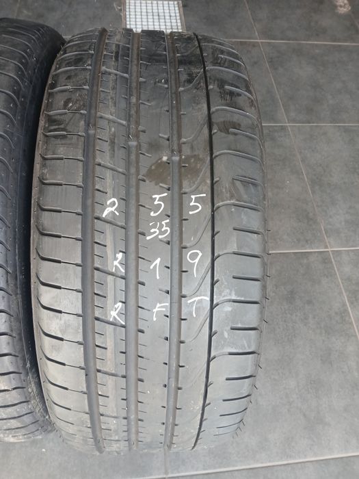 2 pneus 255 35 r19 RFT pirelli