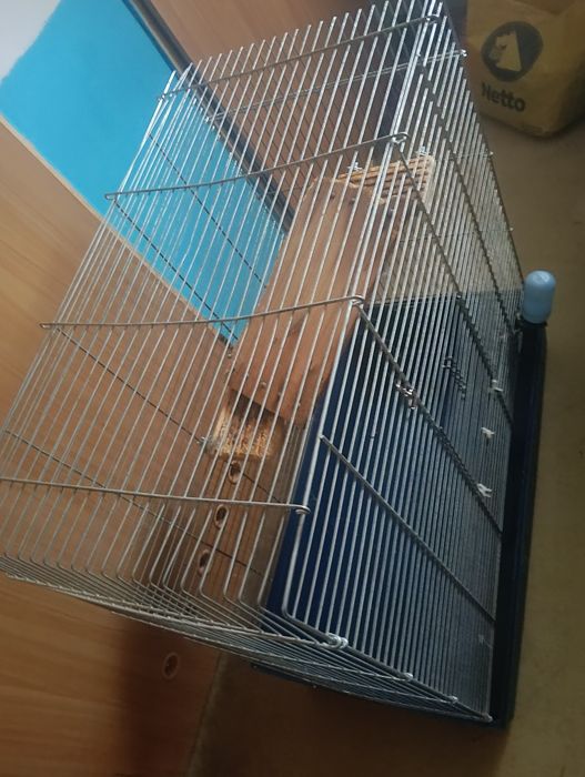 Duża klatka z półeczkami