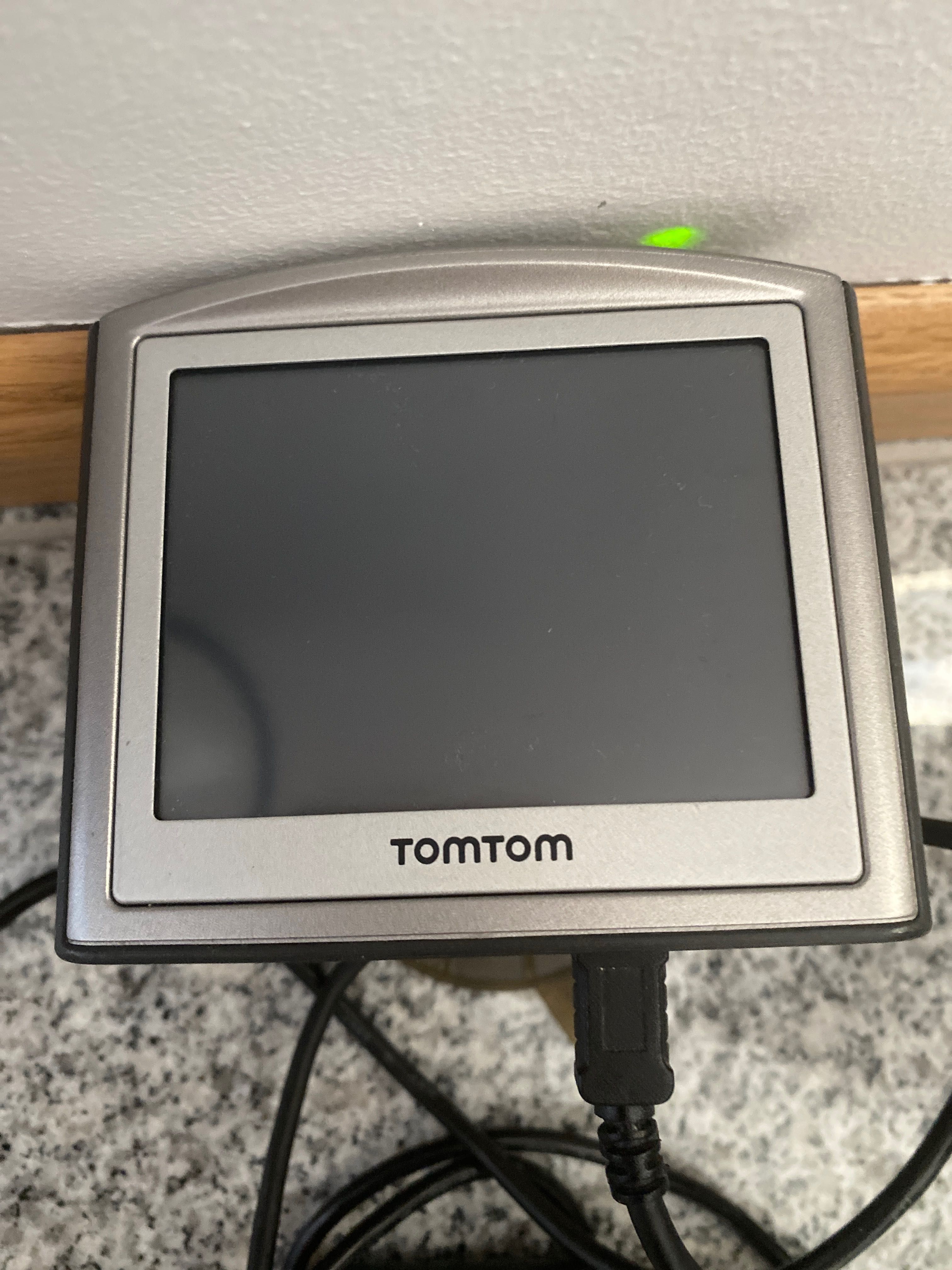 Sprzedam nawigację TomTom - Renault z uchwytem i ładowarką samochodową