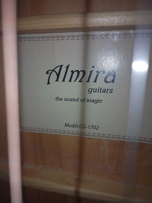 Гитара акустическая 6ти струнная с чехлом как новая