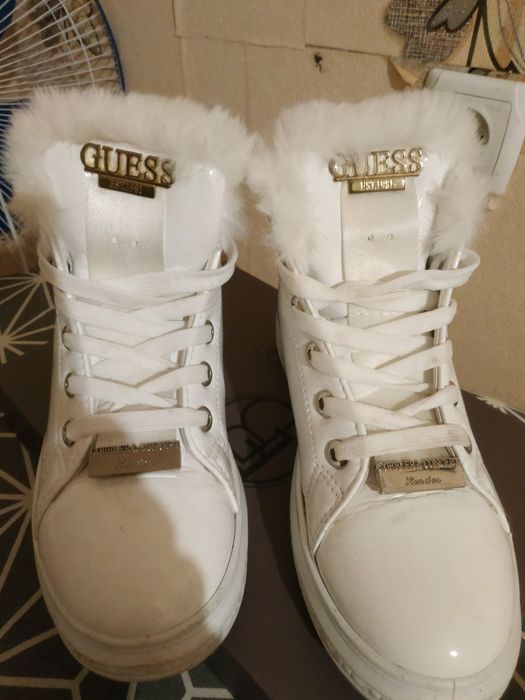 Продам женские зимние ботинки