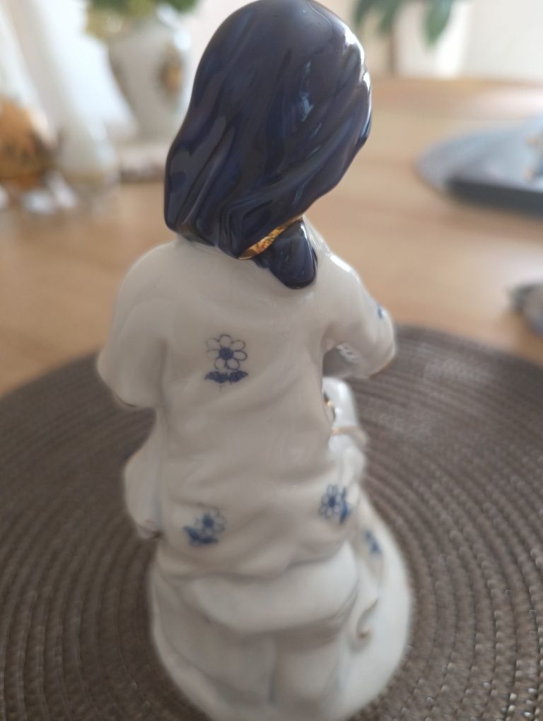 Sprzedam figurkę  porcelanową