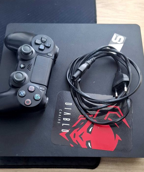 PlayStation 4 850 Gb +pad