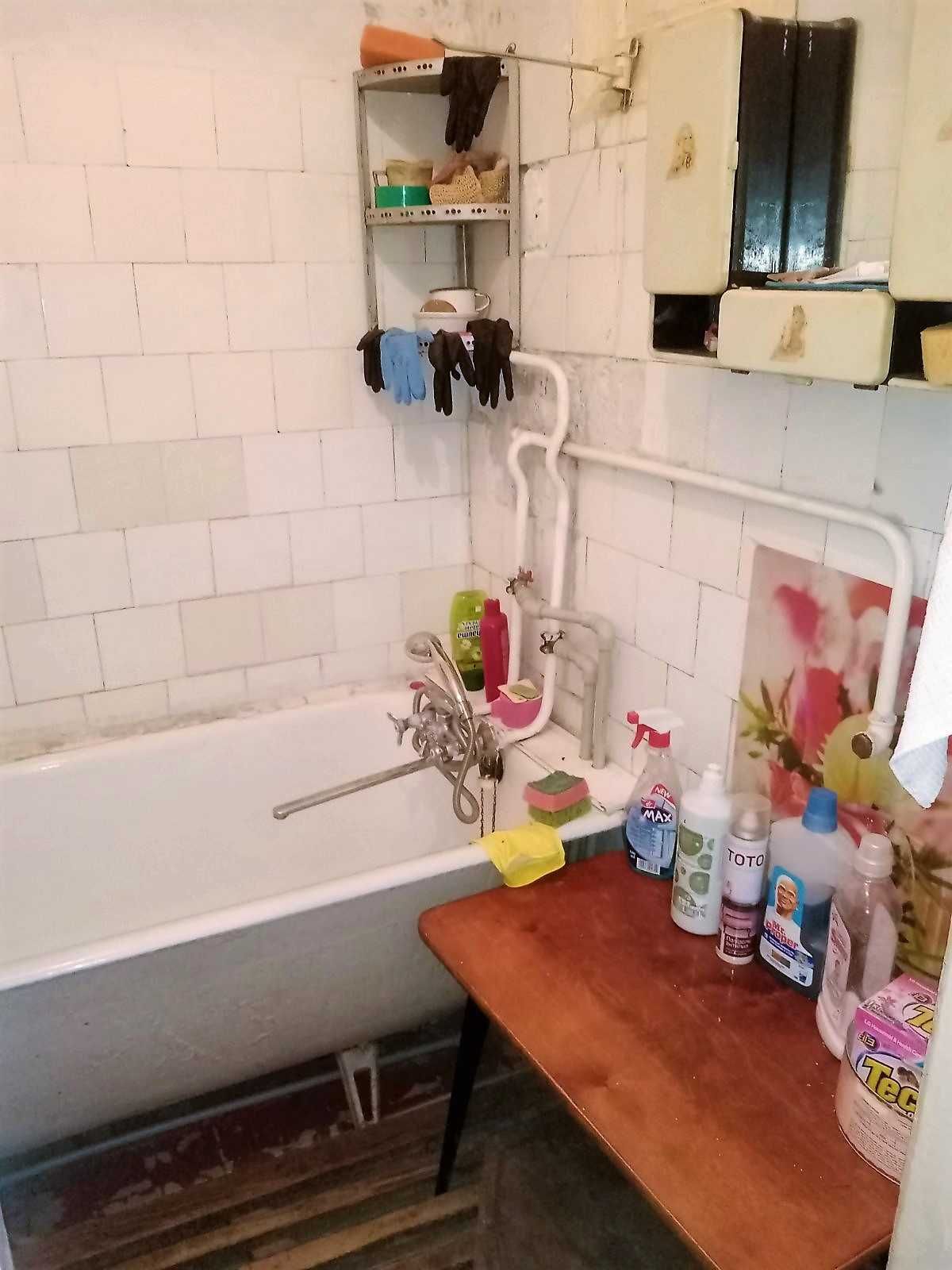 Продається 3 кімнатна сталінка в центрі
