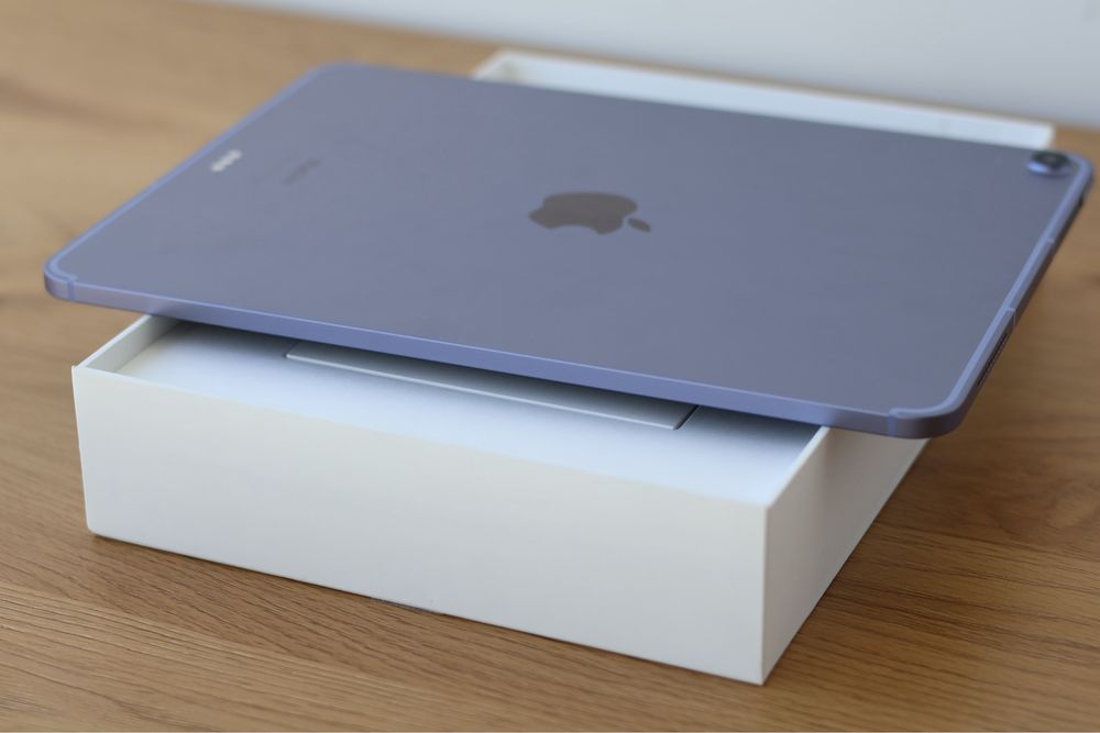 Apple iPad Air 2022 Wi-Fi + 5G 256GB Purple (MMED3) Уцінка