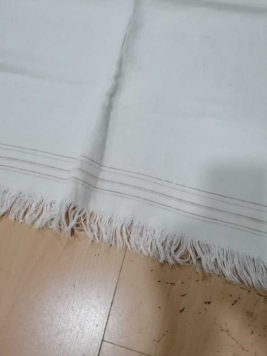 Toalha de mão em linho lavrado com franja