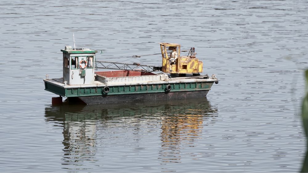 Draga/Barco Rc escala 1:10 com grua