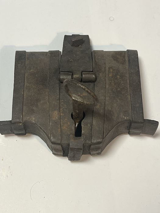 Stara klodka zamek do skrzyni