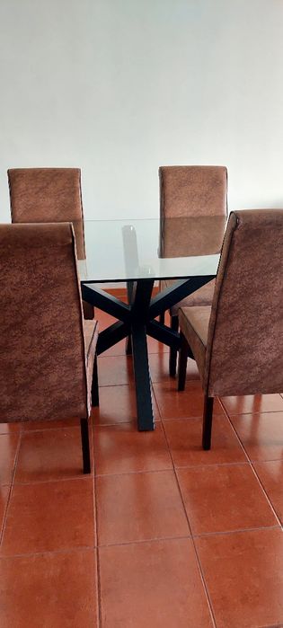 Cadeiras novas elegantes e de qualidade