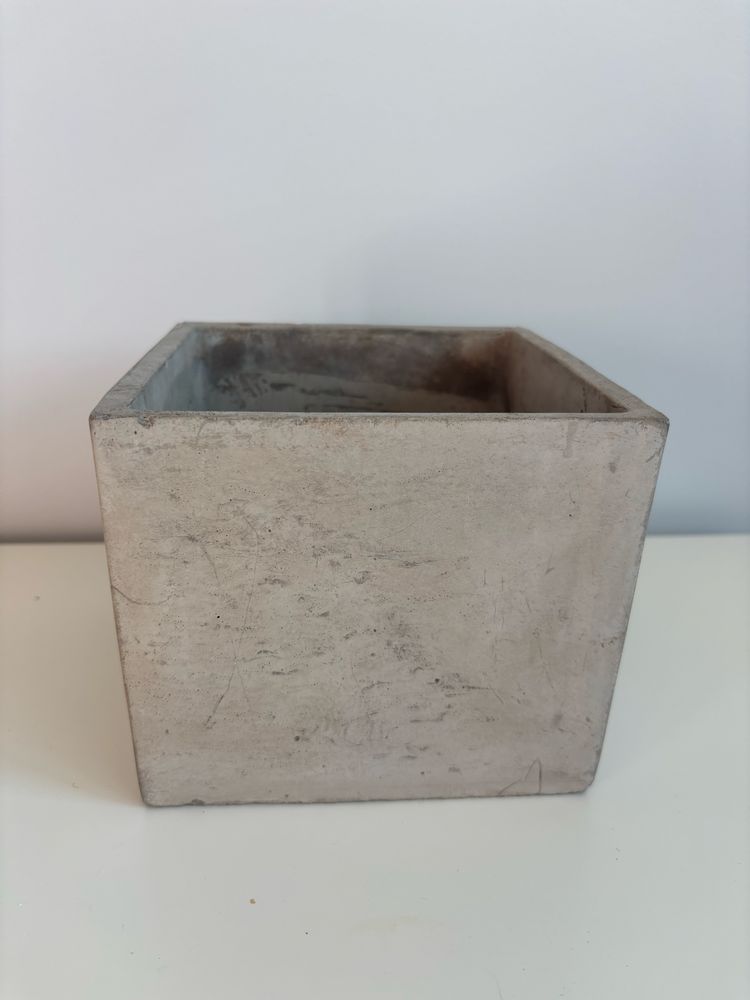 kwadratowa betonowa cementowa donica szara surowa