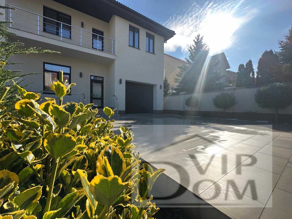 Новый дом возле моря .