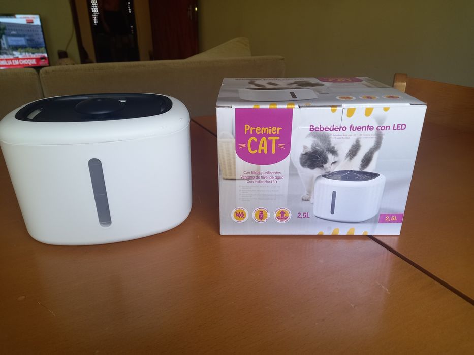 Fonte de água para gato