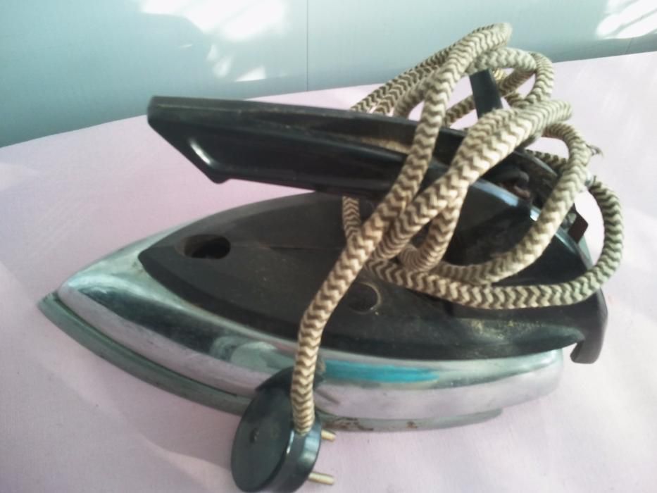 Утюг советский нужный в обиходе