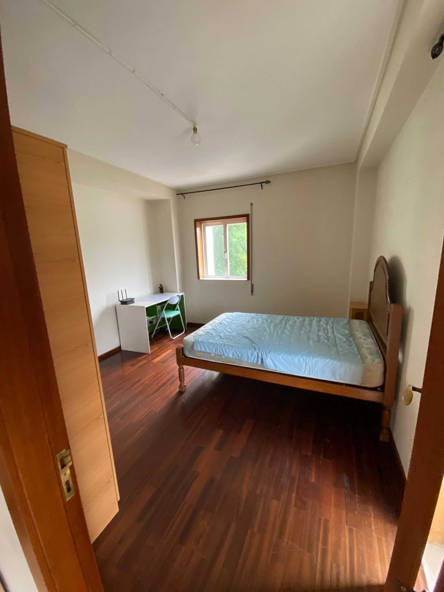 Alugo quarto mulher na Universidade do Minho Braga em Gualtar!