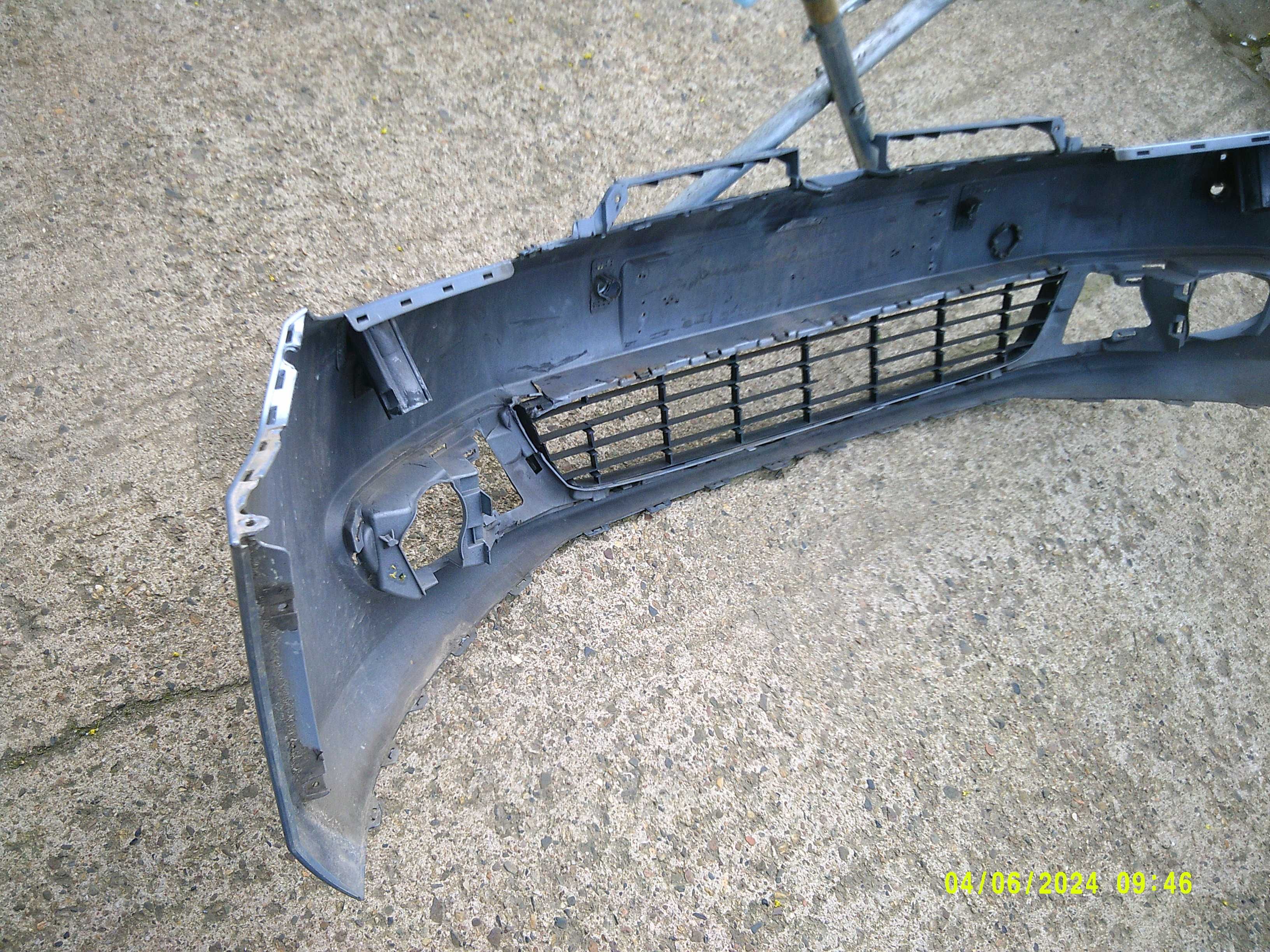 Zderzak przedni VW Golf VI 08-13rok. pod czujniki i spryskiwacze refl.