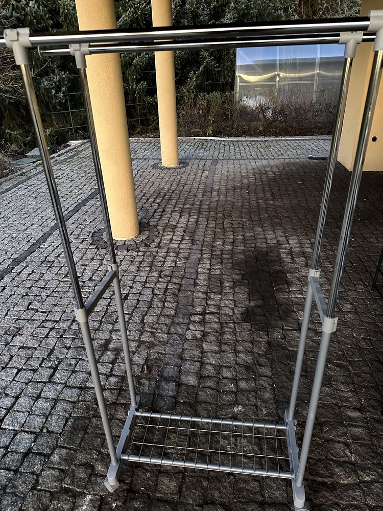 Stojaki na ubrania buty