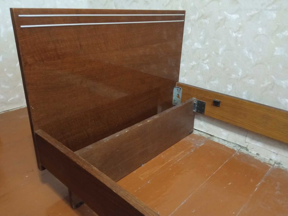 Продається односпальне ліжко