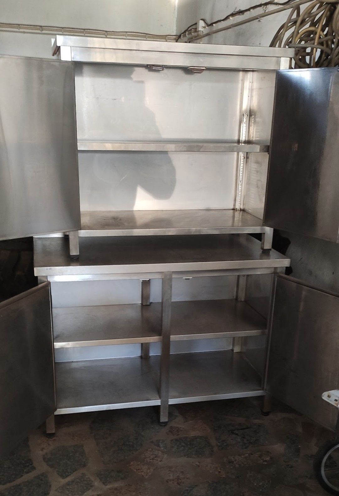 Bancadas de inox com portas