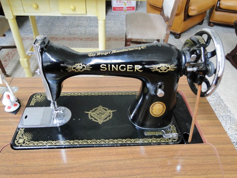 Máquina de costura Singer com móvel - Como nova