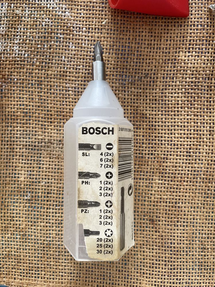BOSCH Zestaw 24 bitow z mocowaniem srubokretowym w organizerze