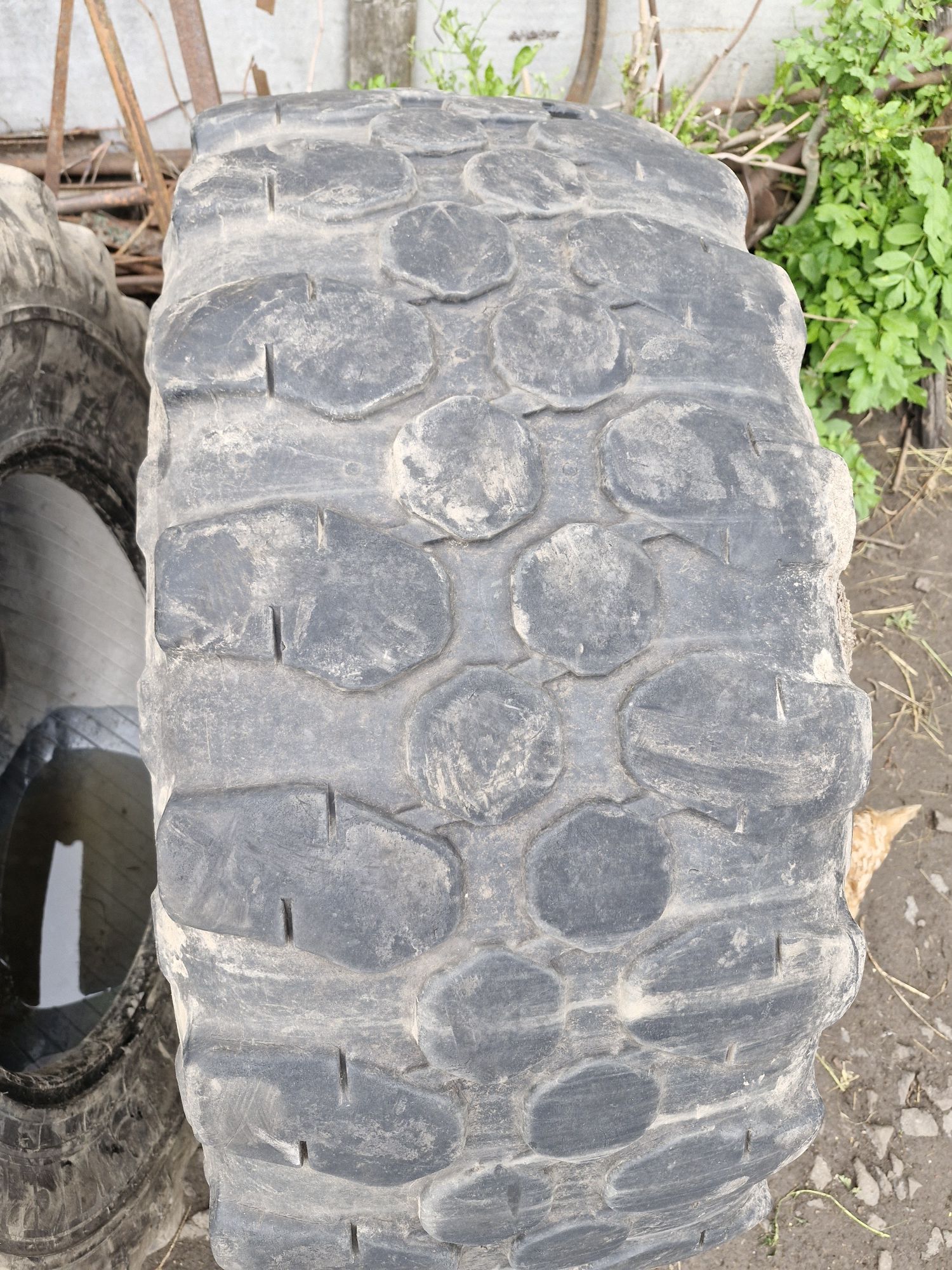 Шини,резина 460 70 R 24 до фронтальних наватажуважів Manitou,JCB