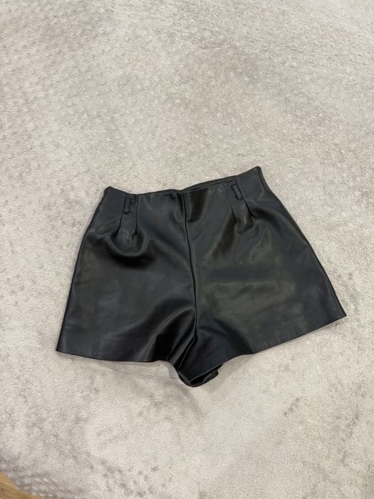 Шорти Zara зі штучної шкіри