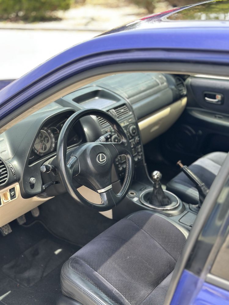 Lexus IS200 (GXE10)