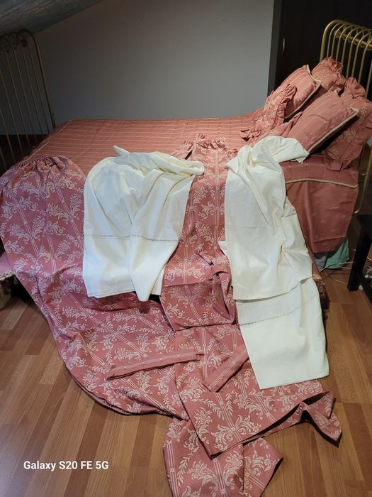 Conjunto de quarto, cobertas, almofadas, cortinas, sanefas...