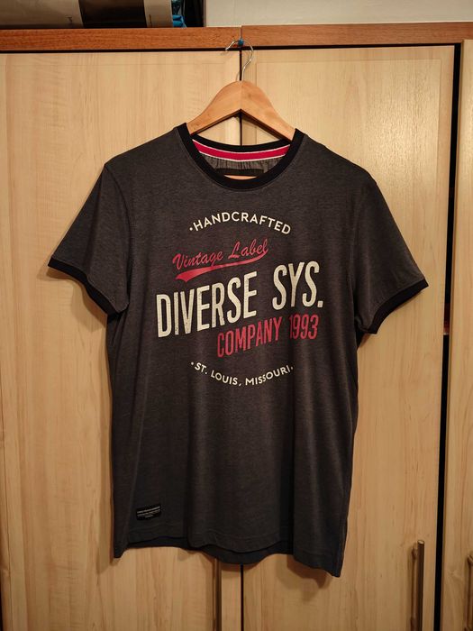 Футболка Diverse, розмір M. Нова.
