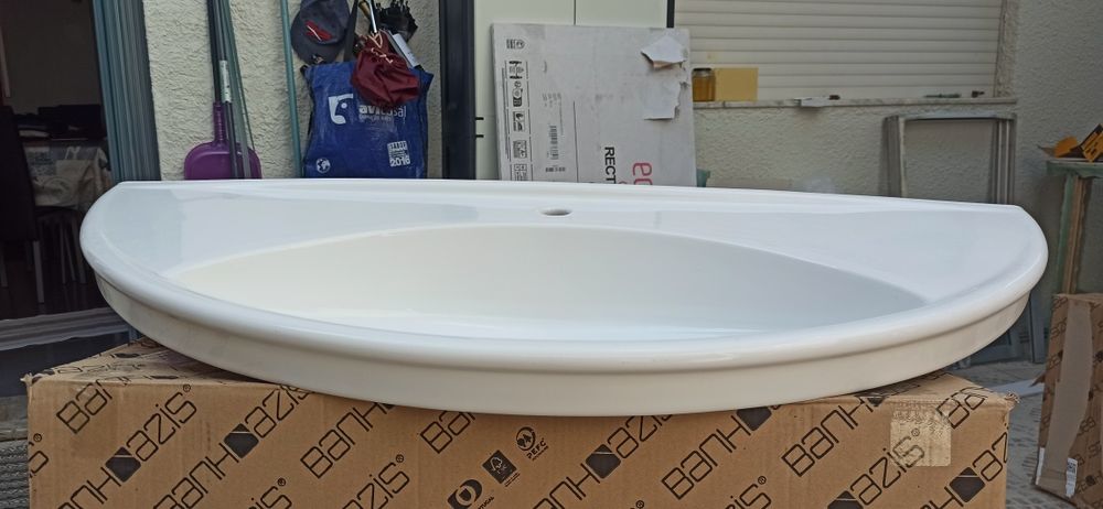 Lavatório  em cerâmica  alemã em muito bom estado.