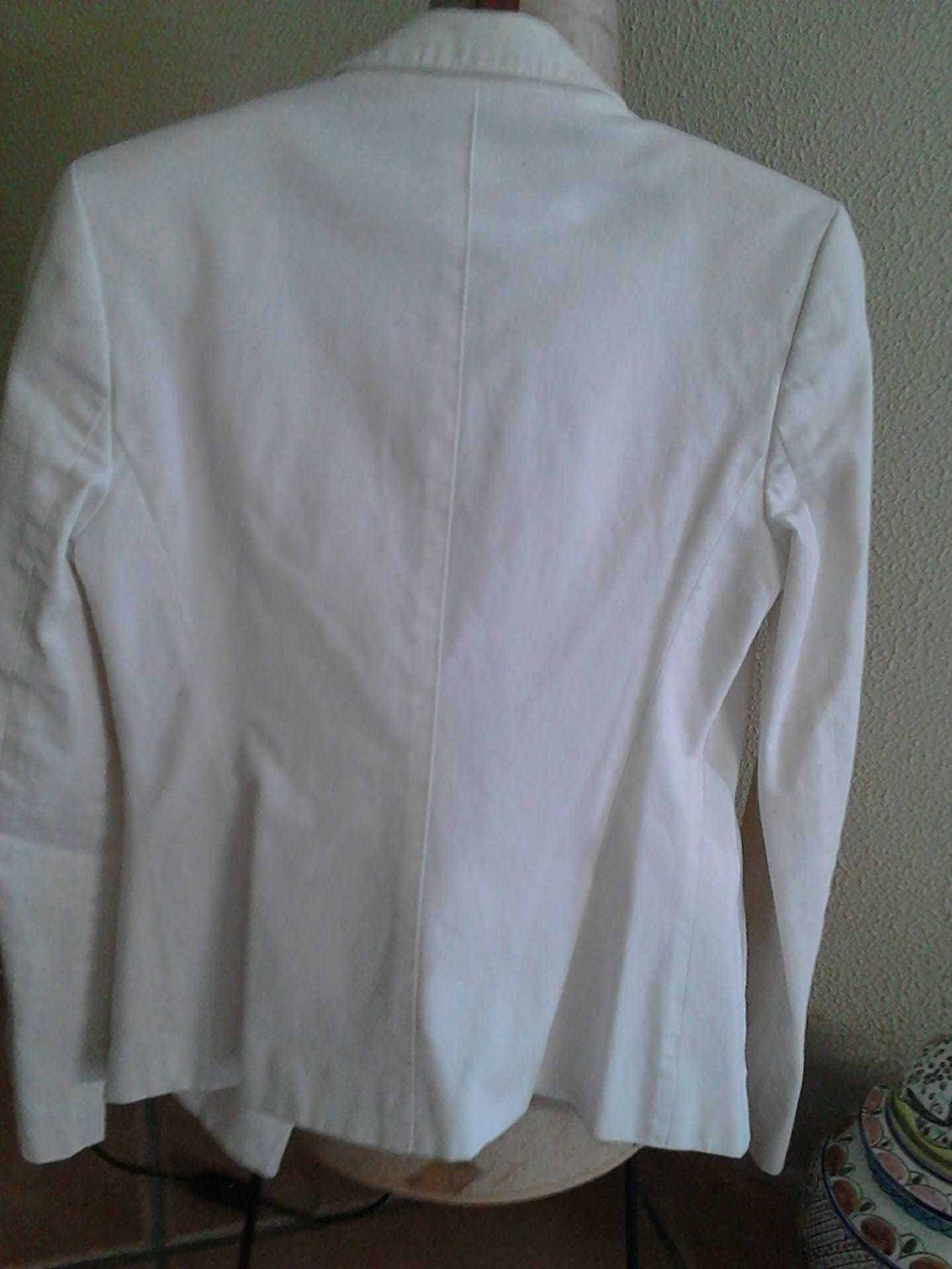 Vende-se blazer branco, de algodão, da Benetton, como novo