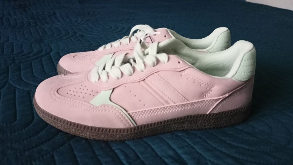 Sneakersy damskie z kontrastowymi elementami