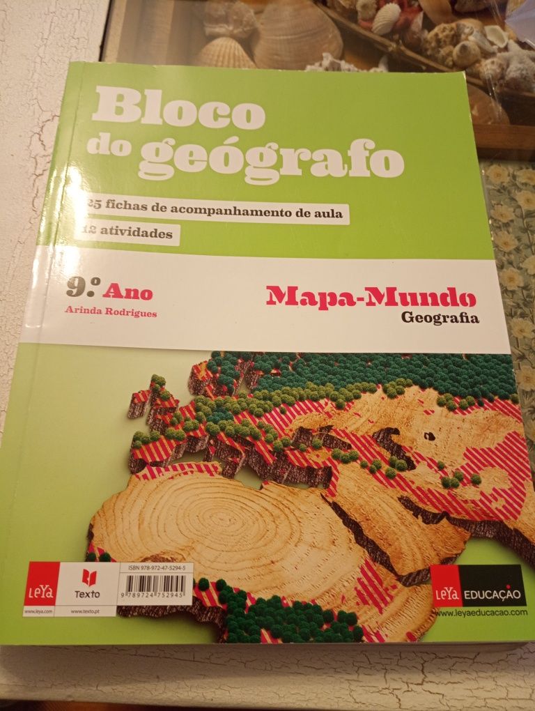 Vendo manual e livro de atividades mapa-mundo 9º ano