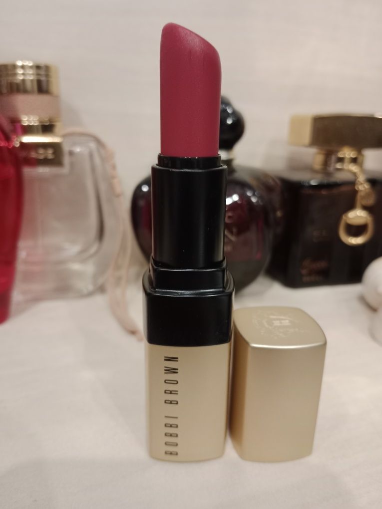 Pomadka Bobii Brown Razzberry