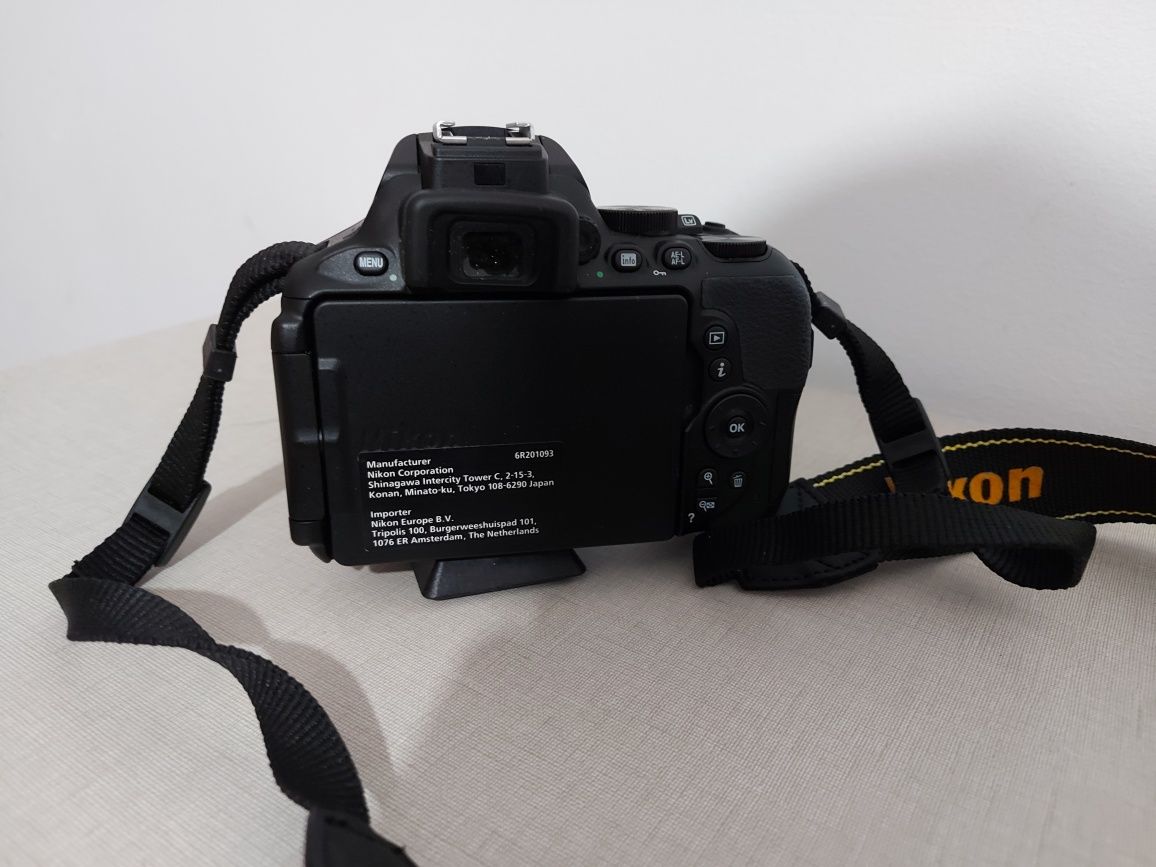Máquina Fotográfica Reflex NIKON D5600+AFS DX 18/140G VR
