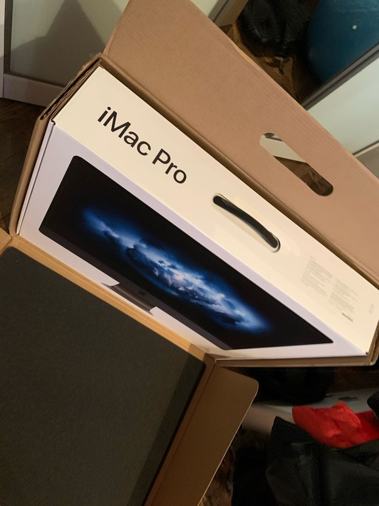 Моноблок APPLE A1862 iMac 27" Pro Retina 5K (MQ2Y2UA/A) 2017