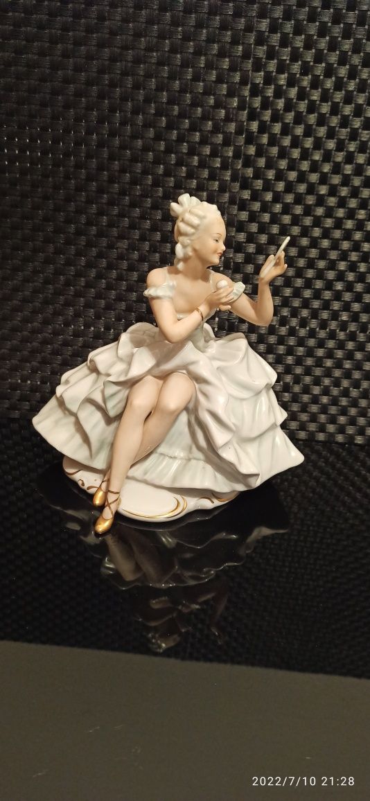 Porcelana Schaubach-Kunst Figurka Damy z lusterkiem