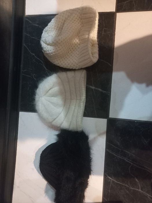 Шапки жіночі різні