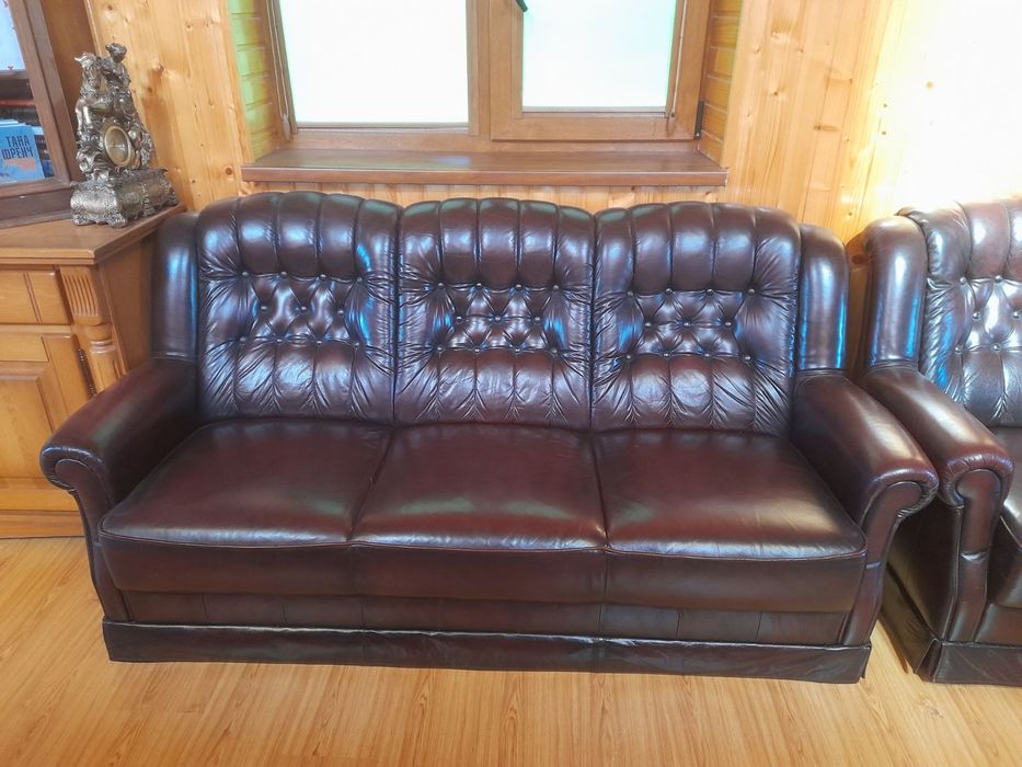 Шкіряний диван в хорошому стані