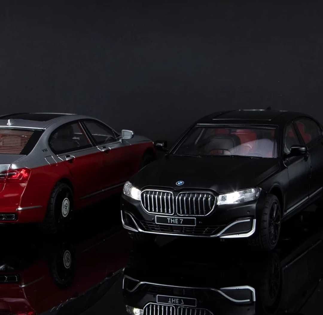 Модель BMW 760 лимузин премиум класа из сплава 1:24 звуком и светом