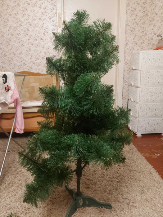 Ялинка новорічна