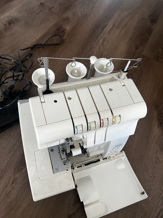 Overlock singer ultralock