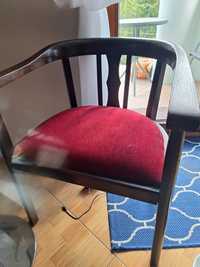 Krzesła  do częściowej renowacji