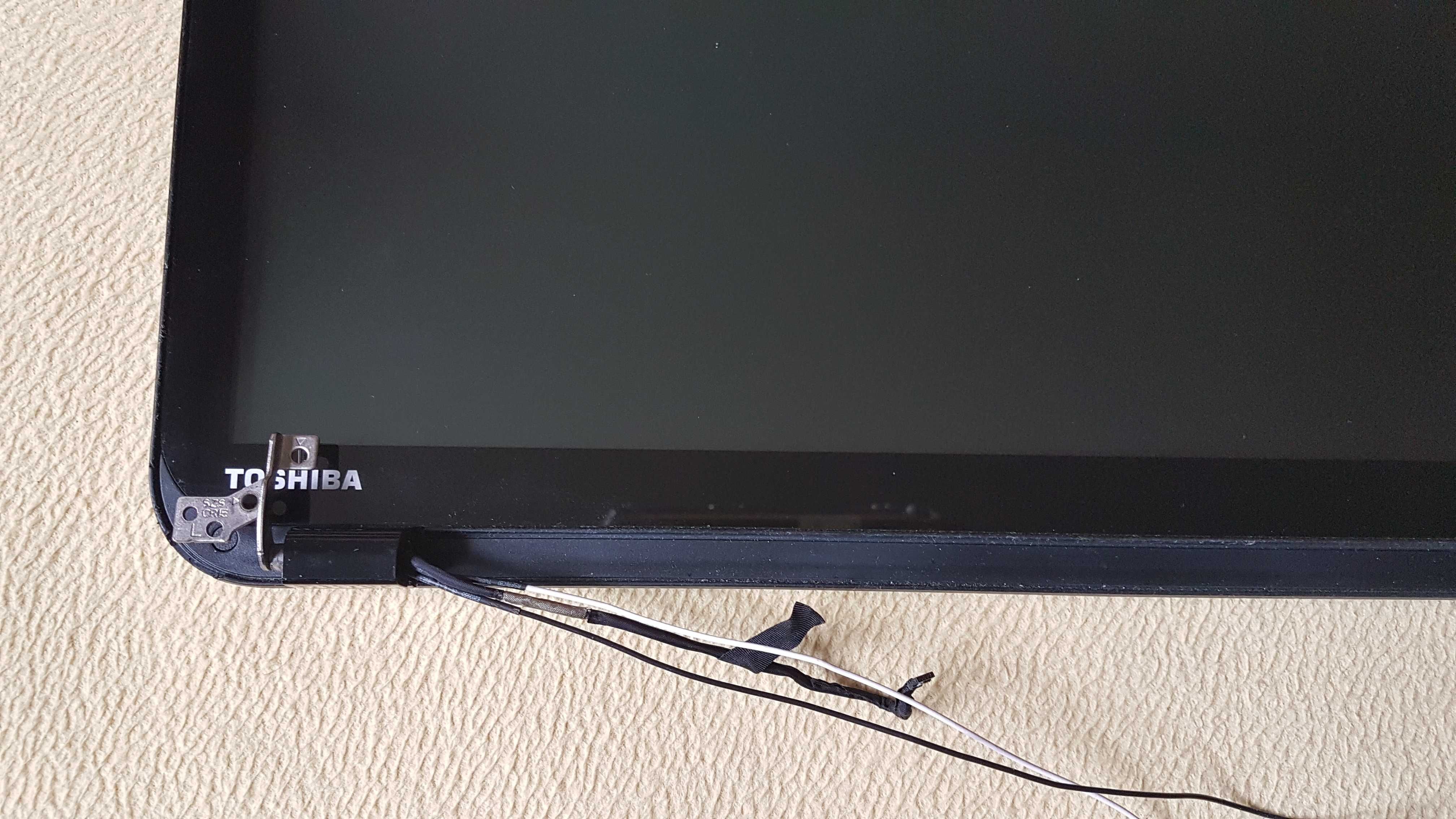 Toshiba Satellite L50T-A klapa matryca dotykowa kompletna z zawiasami