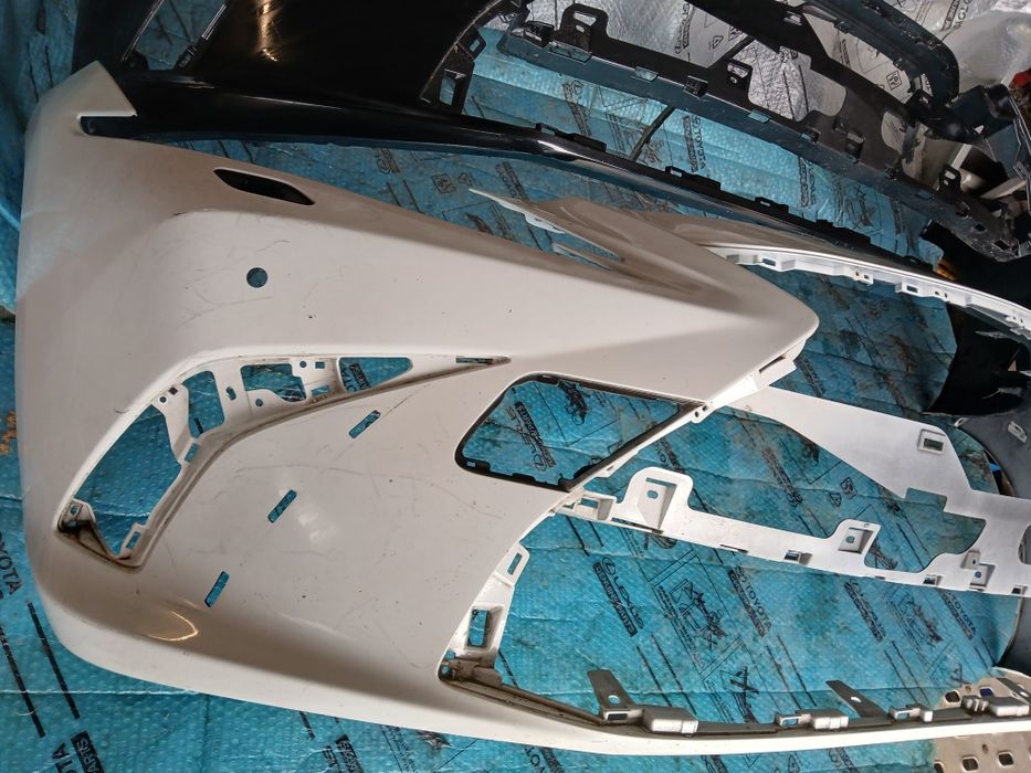 Zderzak przedni przod LEXUS ES 18-